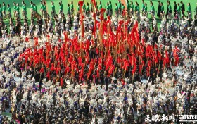 各民族像石榴籽一样紧紧抱在一起｜贵州谱写民族团结进步事业高质量发展新篇章